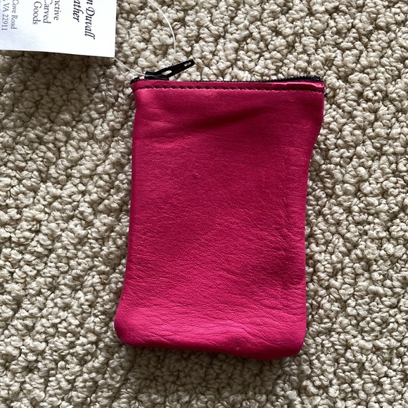 Sharon Duvall Leather Small Hand Carved Genuine Leather Pink Zippered Pouch NWT - Picture 2 of 7